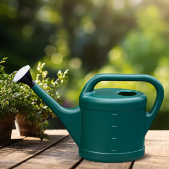 Lightweight Green Gardening Can
